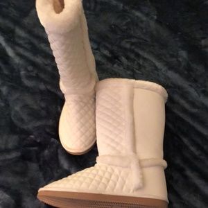 White winter boots